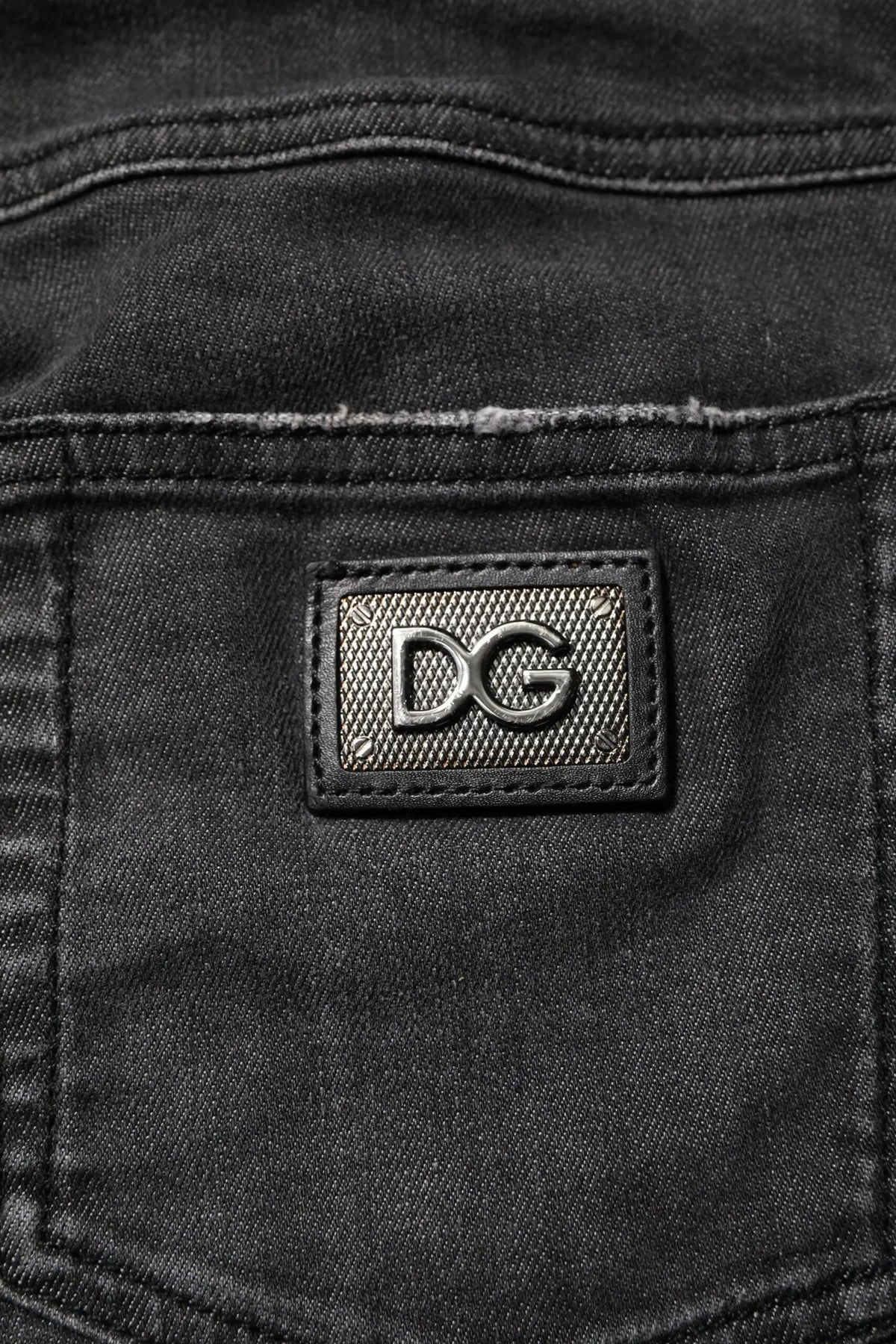 Dolce & Gabbana jean skinny en denim noir coton taille basse avec patch logo dg argent texturé au dos