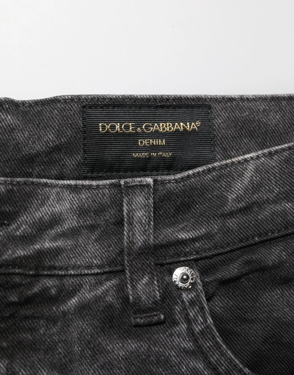 Jean bermuda pour homme dolce gabbana en denim coton noir avec étiquette noire et lettrage doré made in italy