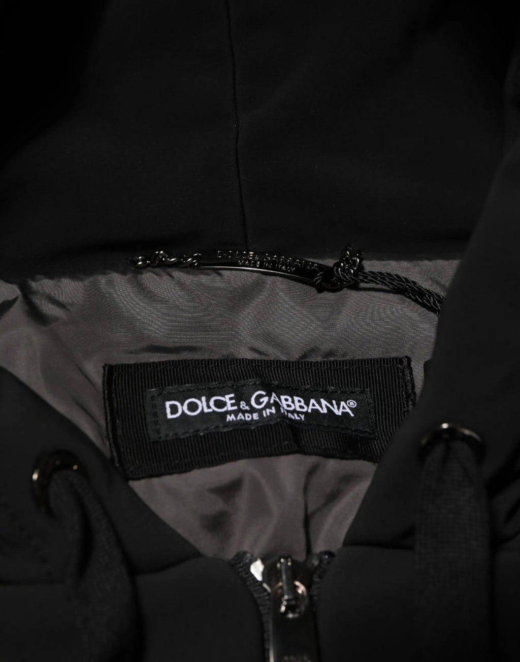 Veste dolce & gabbana noire en coton avec manches matelassées cloutées et fermeture éclair métallique élégante