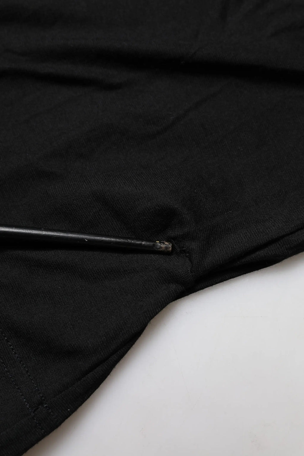 T-shirt dolce gabbana noir en coton manches courtes col rond avec fermeture éclair métallique sombre visible au dos