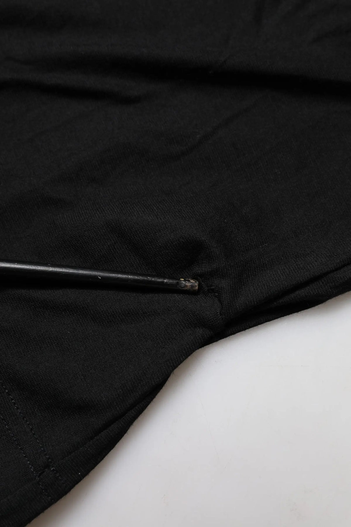 T-shirt dolce gabbana noir en coton manches courtes col rond avec fermeture éclair métallique sombre visible au dos