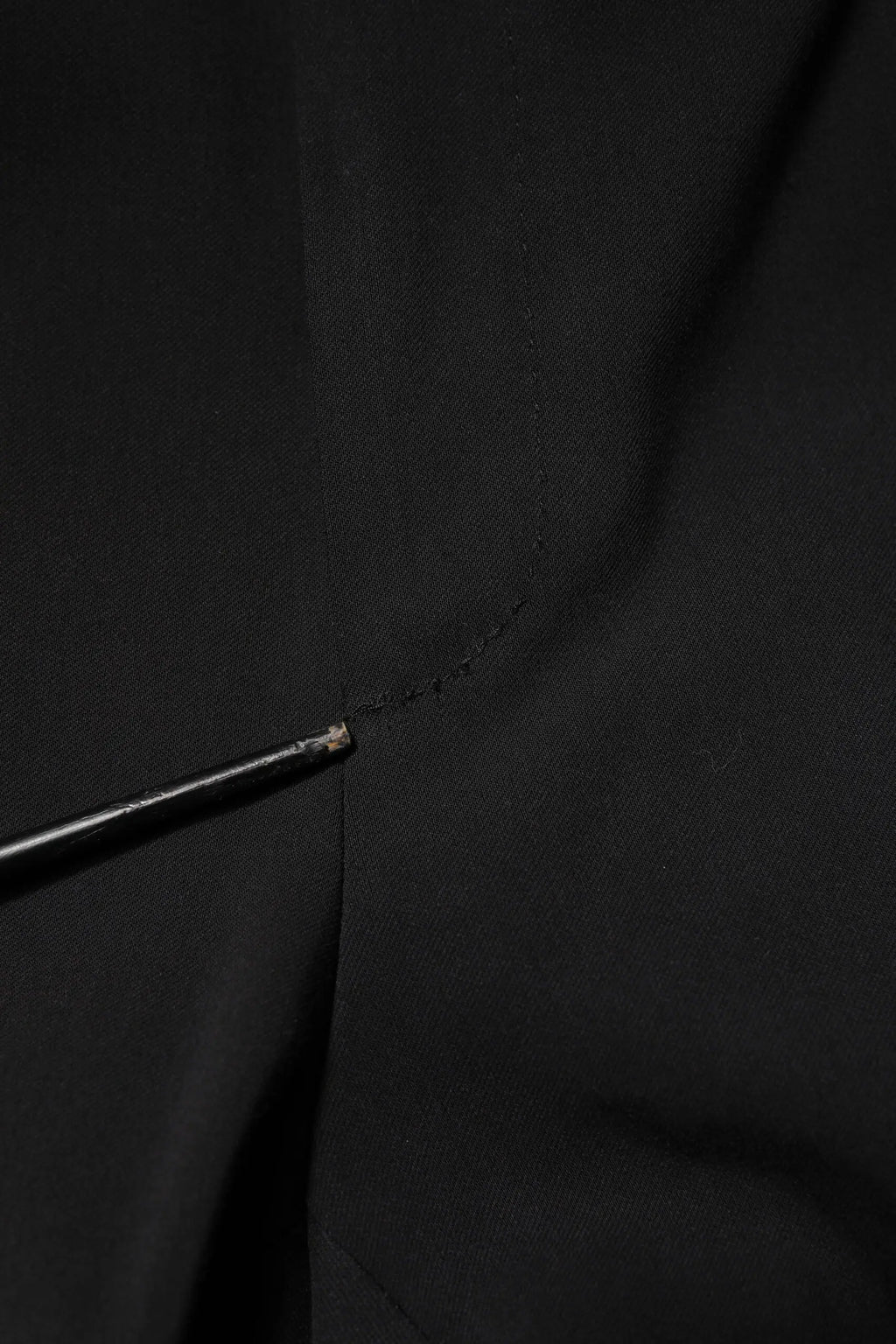 Tissu noir avec couture piquée et pointe d aiguille métallique pour costume dolce & gabbana coton noir simple boutonnage