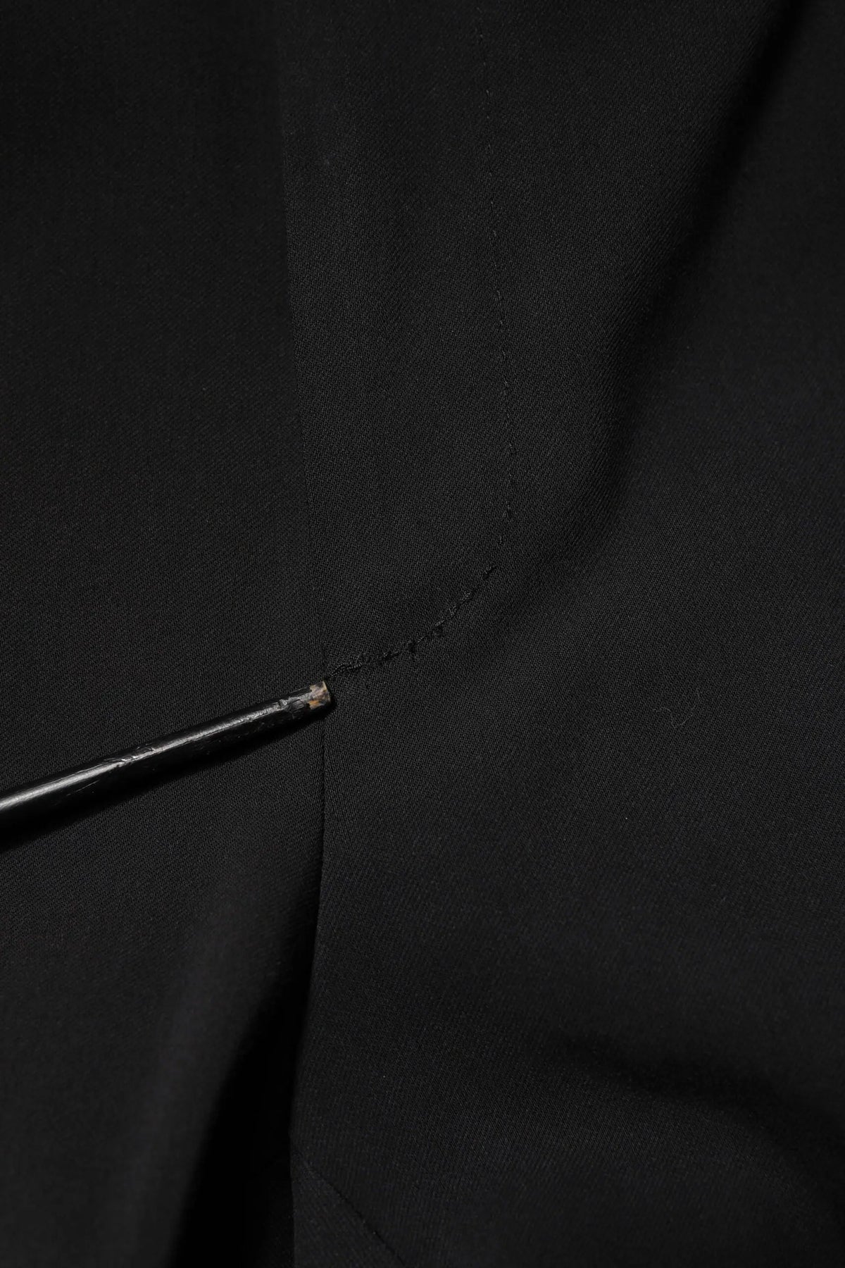 Tissu noir avec couture piquée et pointe d aiguille métallique pour costume dolce & gabbana coton noir simple boutonnage