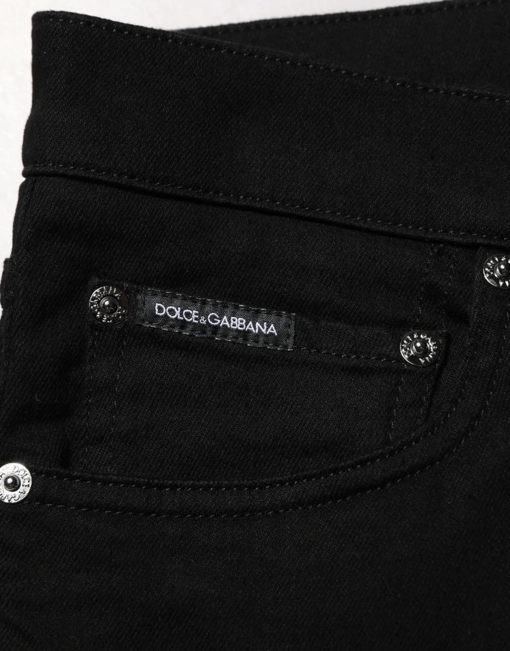 Jean slim noir en coton extensible pour homme dolce & gabbana avec boutons argentés et étiquette de marque sur la ceinture