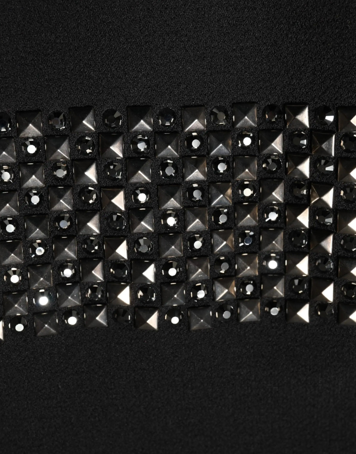 Trim noir en forme de pyramide orné de strass brillants pour la robe mini col cloutée dolce & gabbana