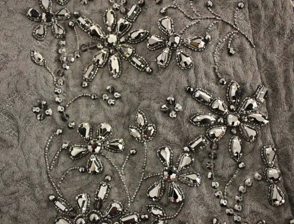 Broderie florale en perles argentées sur tissu gris texturé du mini-jupe noire crystal fait main dolce & gabbana