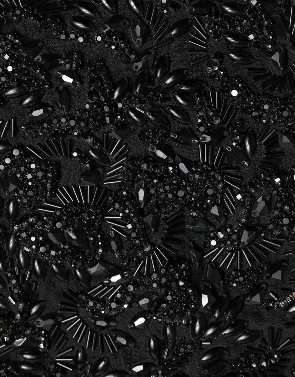 Jupe crayon noire dolce gabbana faite main en perles avec sequins et cristaux pour un look élégant