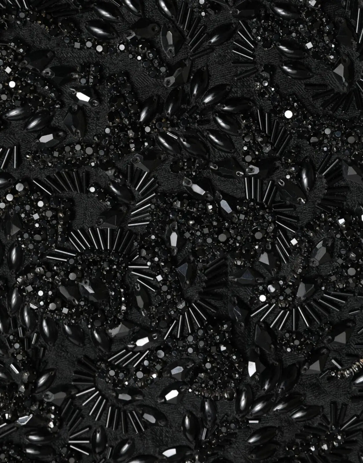Jupe crayon noire dolce gabbana faite main en perles avec sequins et cristaux pour un look élégant