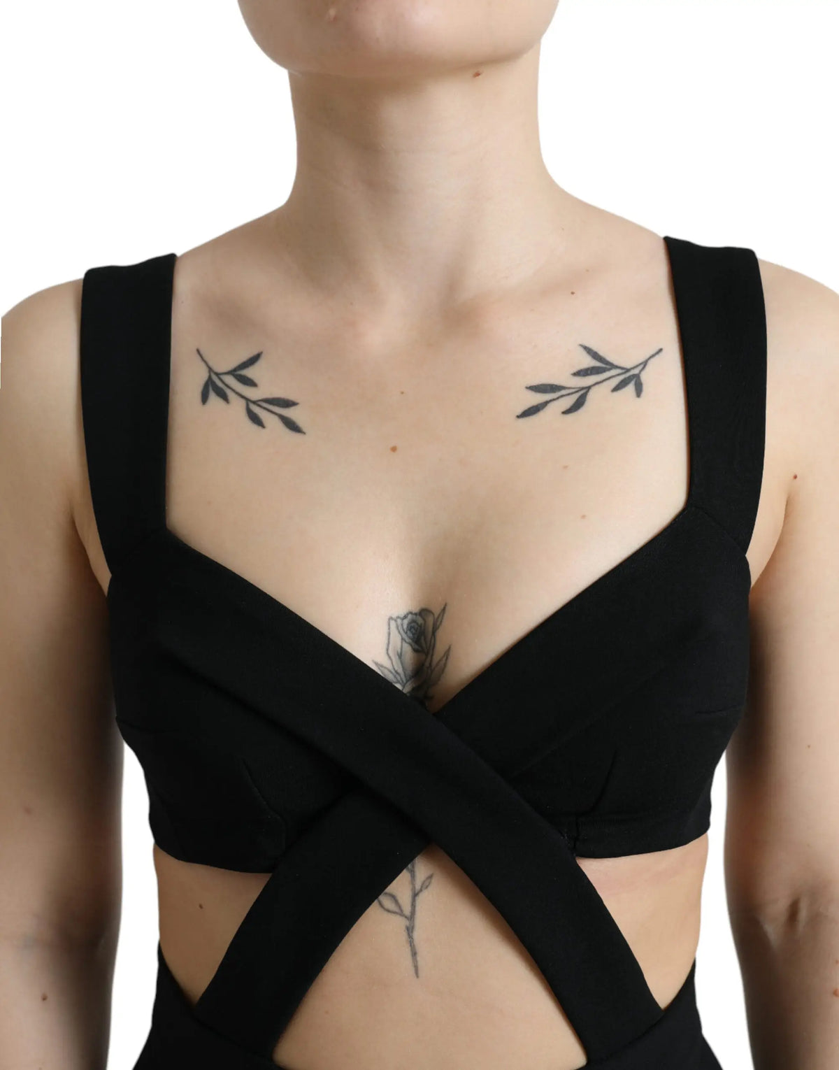 Dolce & gabbana robe midi noire bodycon sans manches en tissu découpé avec top court noir croisé et tatouages délicats