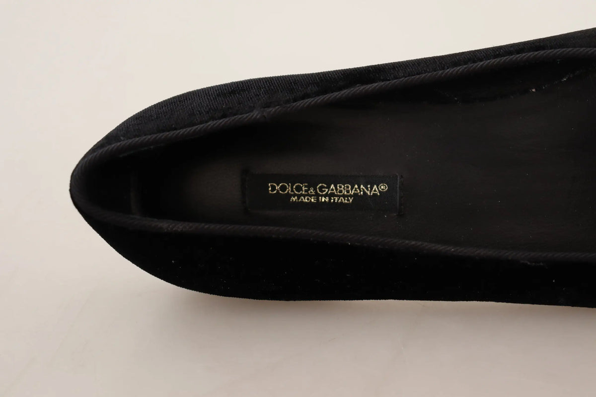 Chaussure plate noire dolce & gabbana en velours avec patch sacré coeur et savoir-faire italien minimaliste
