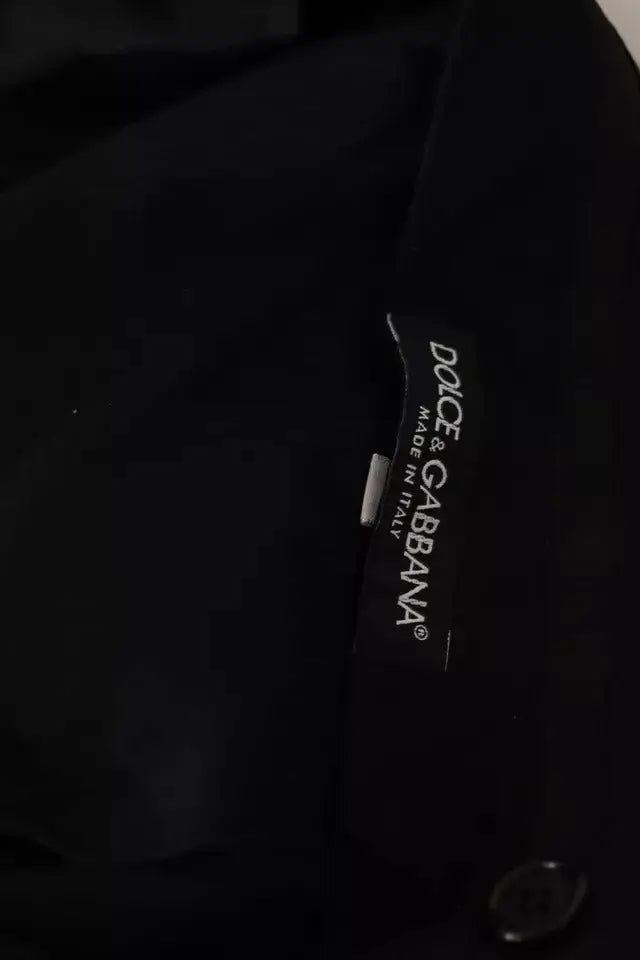Étiquette noire dolce & gabbana avec texte blanc made in italy sur pantalon slim noir formel