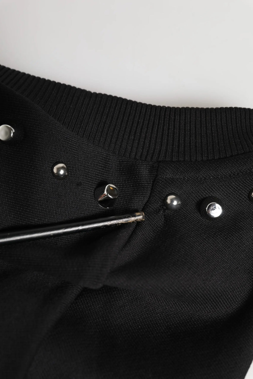 Dolce & gabbana sweat noir en coton avec studs argentés le long de la taille