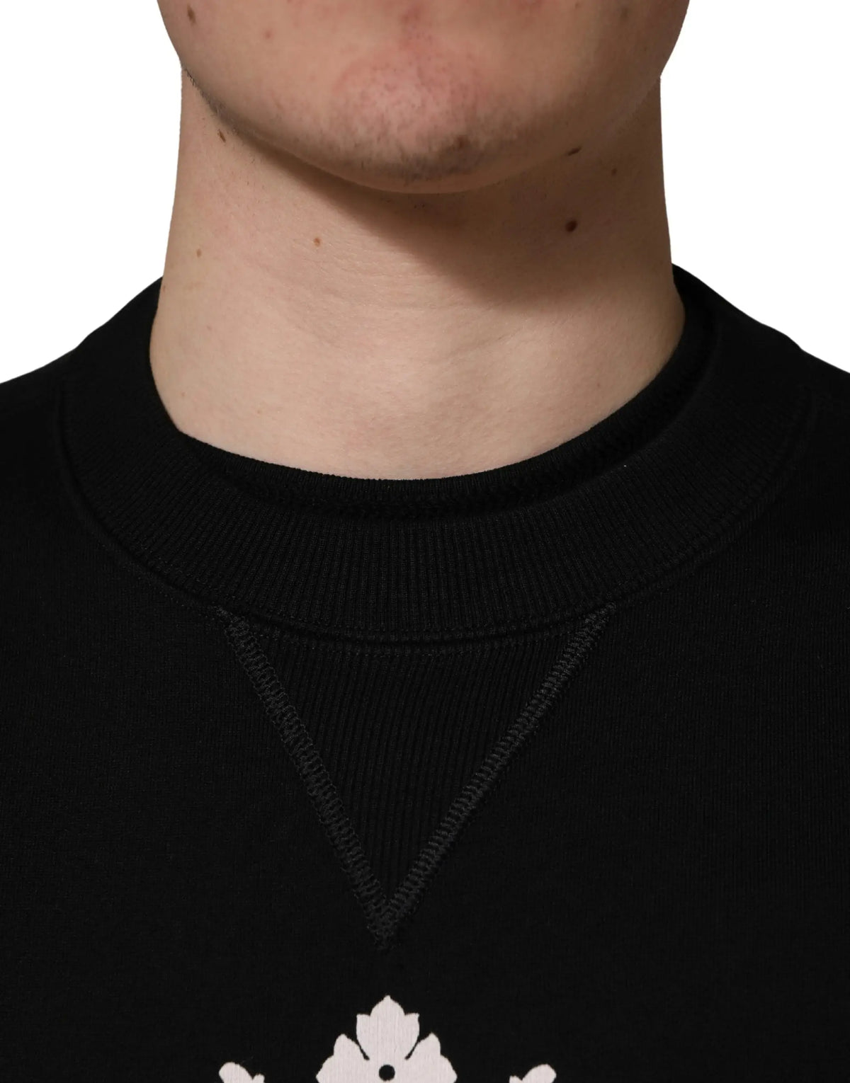 Dolce & gabbana sweat-shirt noir en coton avec un graphique floral blanc orné sur la poitrine