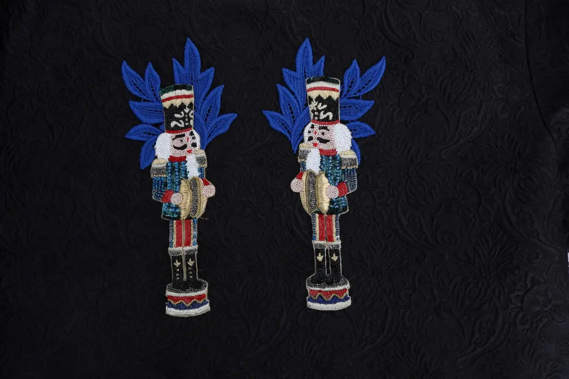 Patchs de soldat casse-noisette brodés à plumes bleues sur pull zippé en brocart noir dolce & gabbana fairy tale