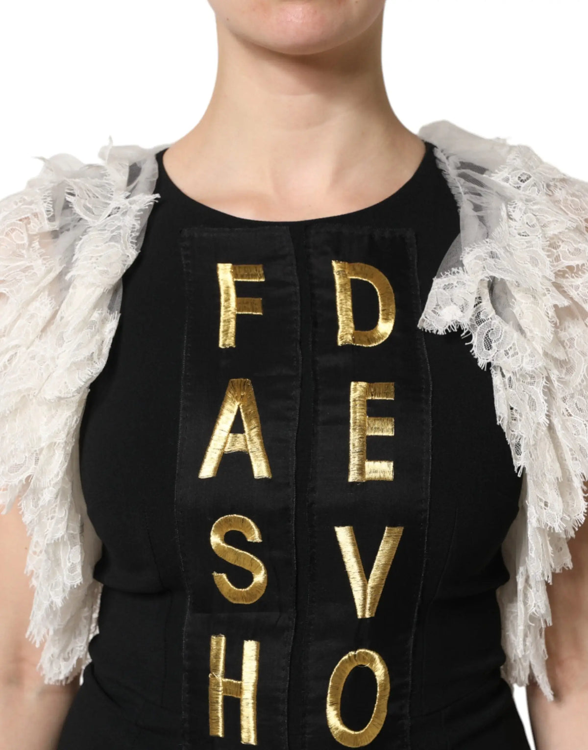 Dolce & gabbana robe mini noire en velours avec lettrage brodé doré fashion et détails en dentelle blanche aux épaules