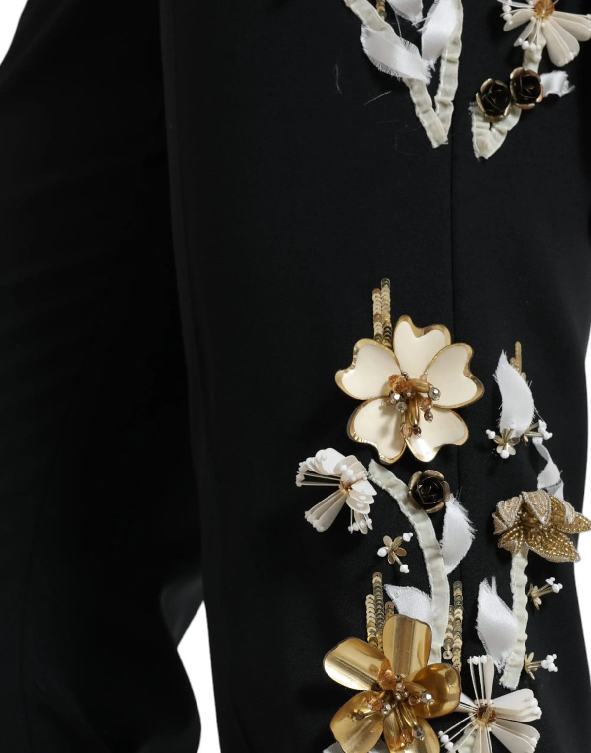 Pantalon noir taille haute dolce gabbana orné d’appliqués floraux crème et or avec pétales et perles délicates