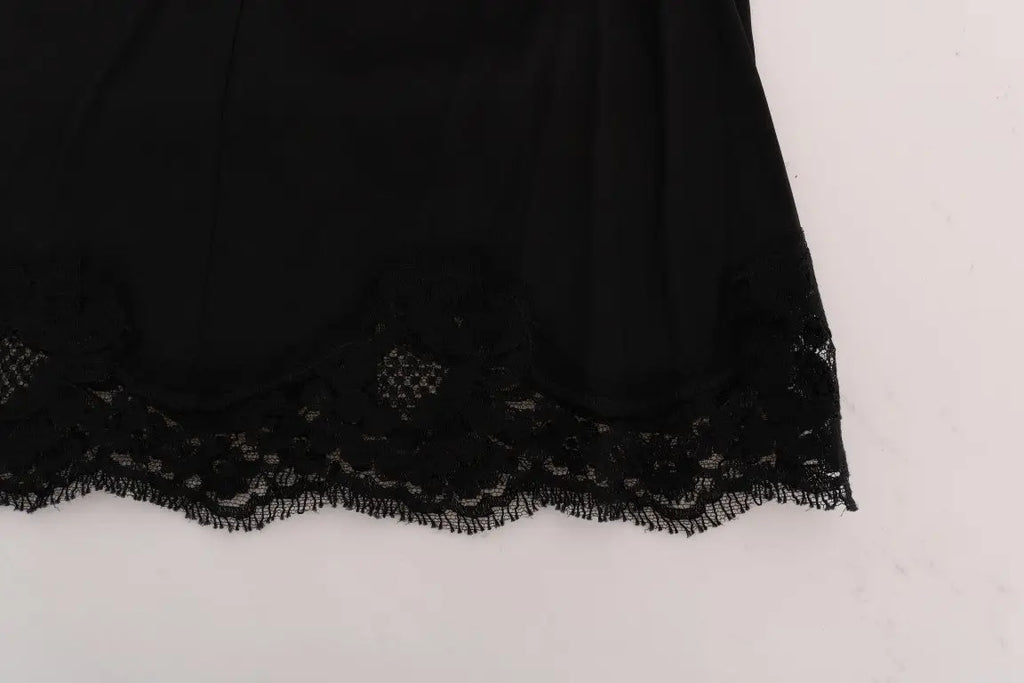 Ourlet en dentelle noire orné de motifs floraux du jupe évasée dolce & gabbana en dentelle ajourée