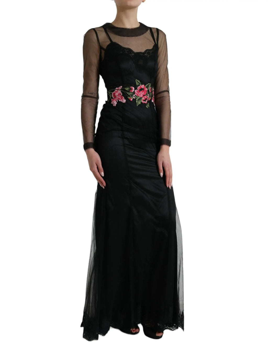 Robe noire en satin dolce gabbana avec manches longues en tulle et ceinture brodée florale