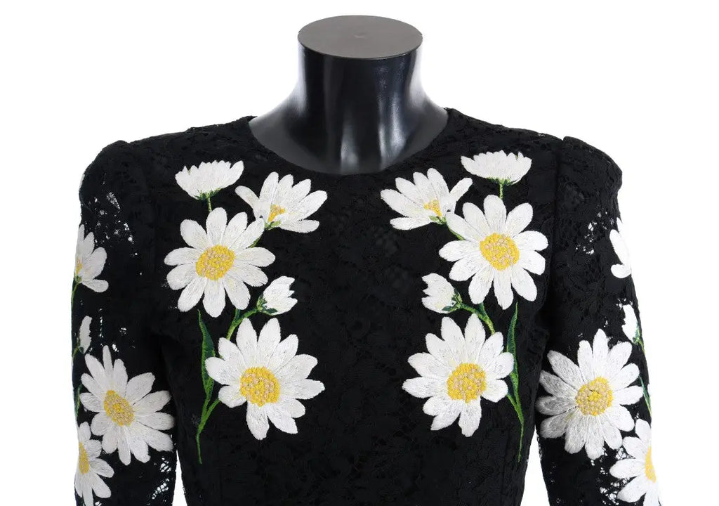 Robe en dentelle noire dolce gabbana brodée de marguerites blanches avec centres jaunes et tiges vertes