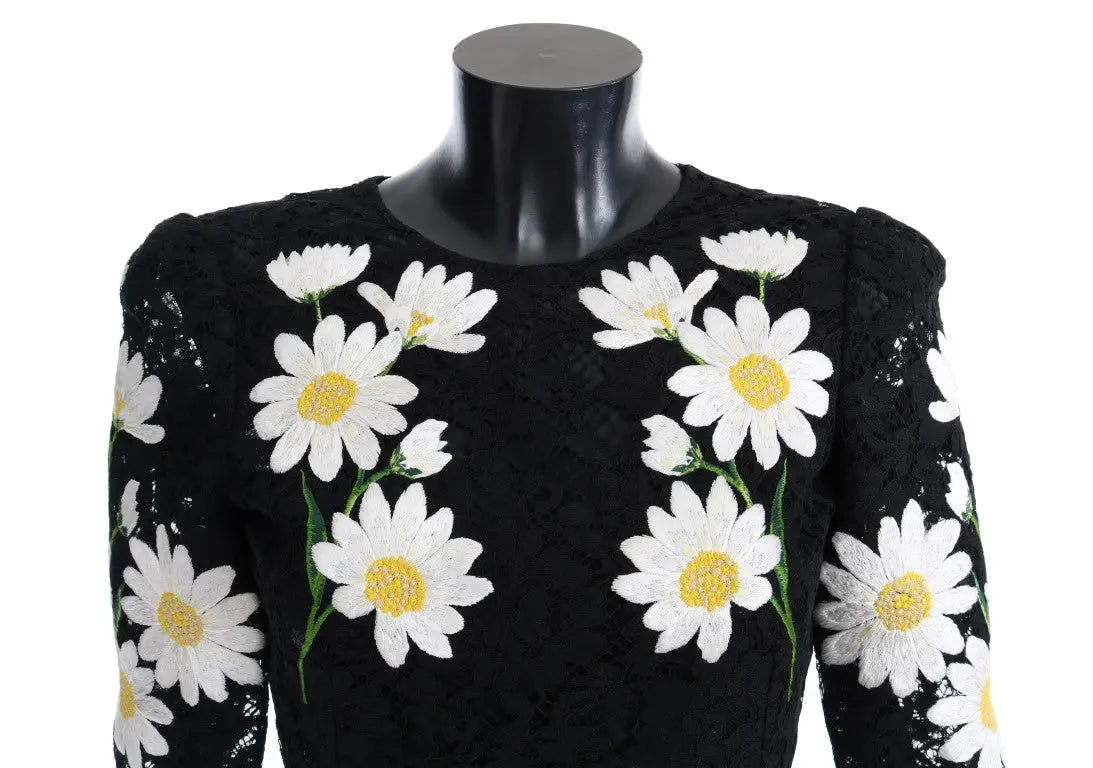 Robe en dentelle noire dolce gabbana brodée de marguerites blanches avec centres jaunes et tiges vertes