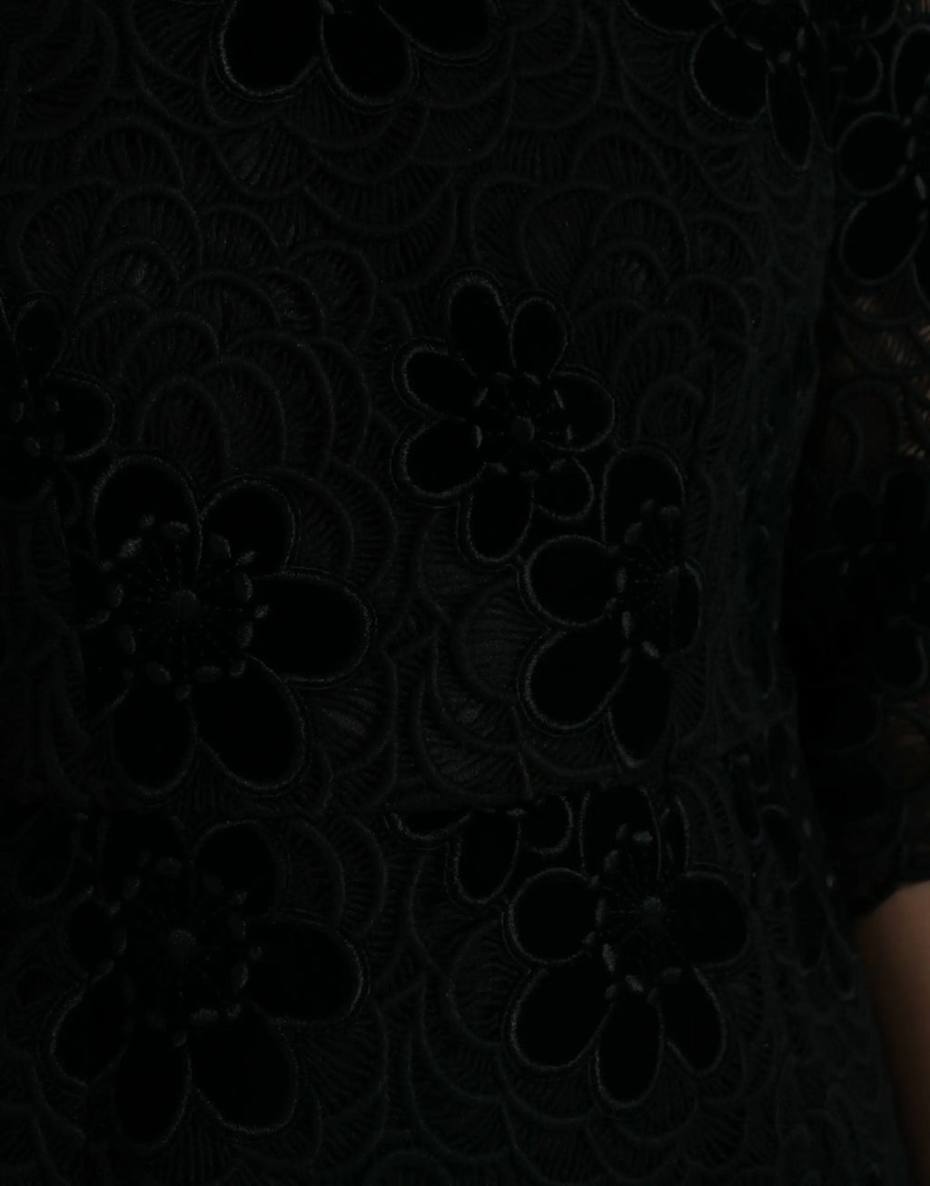 Tissu en dentelle florale noire du bodycon en coton dolce & gabbana pour une silhouette élégante