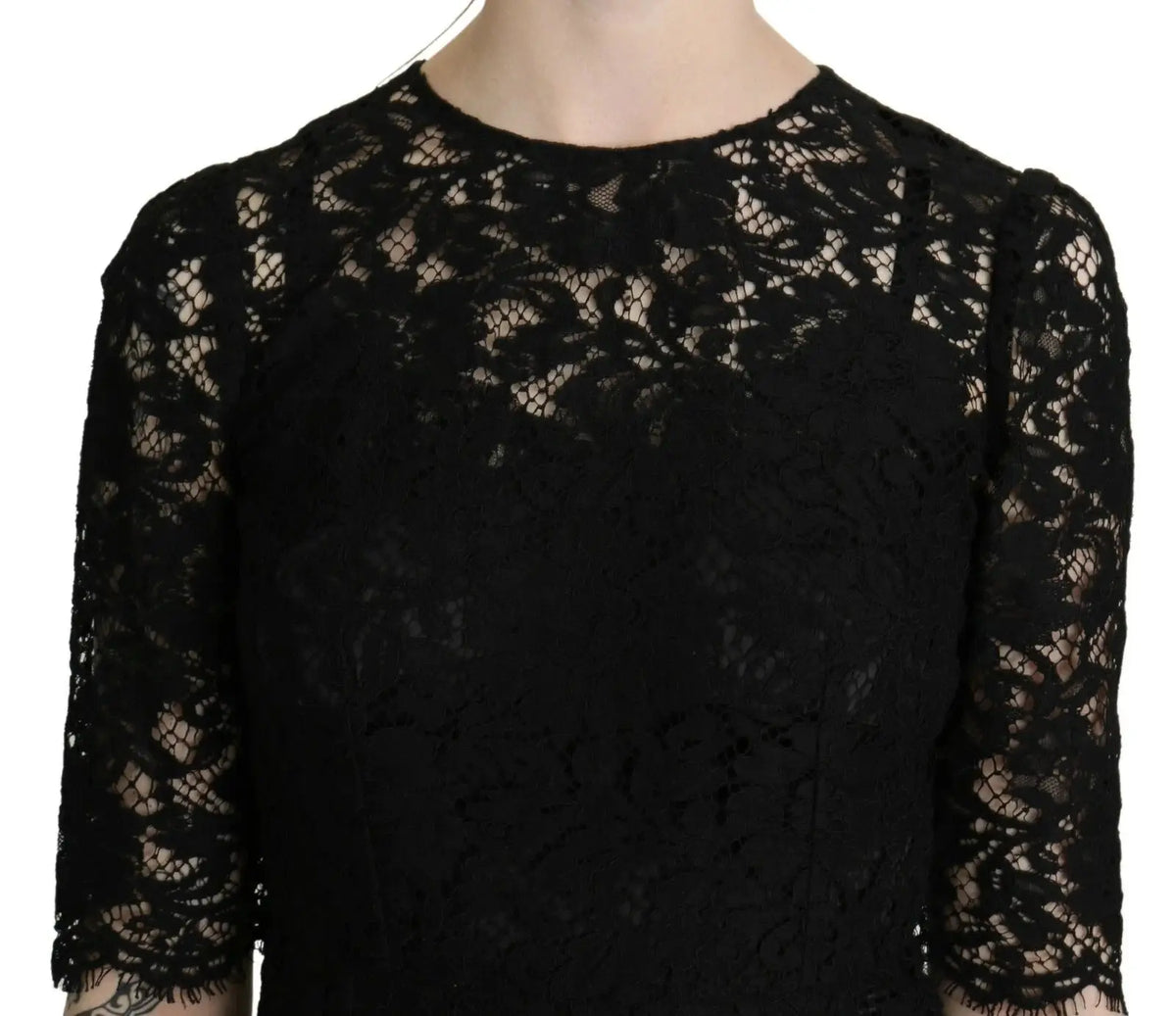 Robe fourreau dolce & gabbana noire en dentelle florale avec manches trois-quarts et motifs floraux intricats