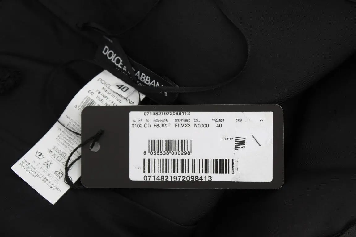Étiquette noire dolce and gabbana avec label blanc et code-barres sur robe droite noire en dentelle florale