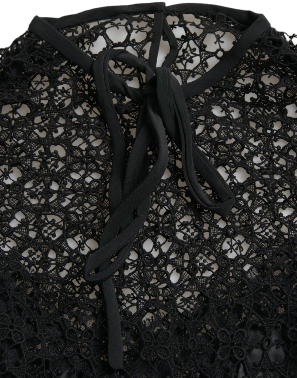 Blouse Dolce & Gabbana noire en dentelle florale avec manches courtes et nœud à lencolure