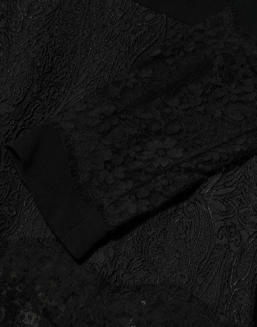 Robe noire dolce & gabbana en dentelle florale avec manchette noire unie, coupe droite et taille évasée
