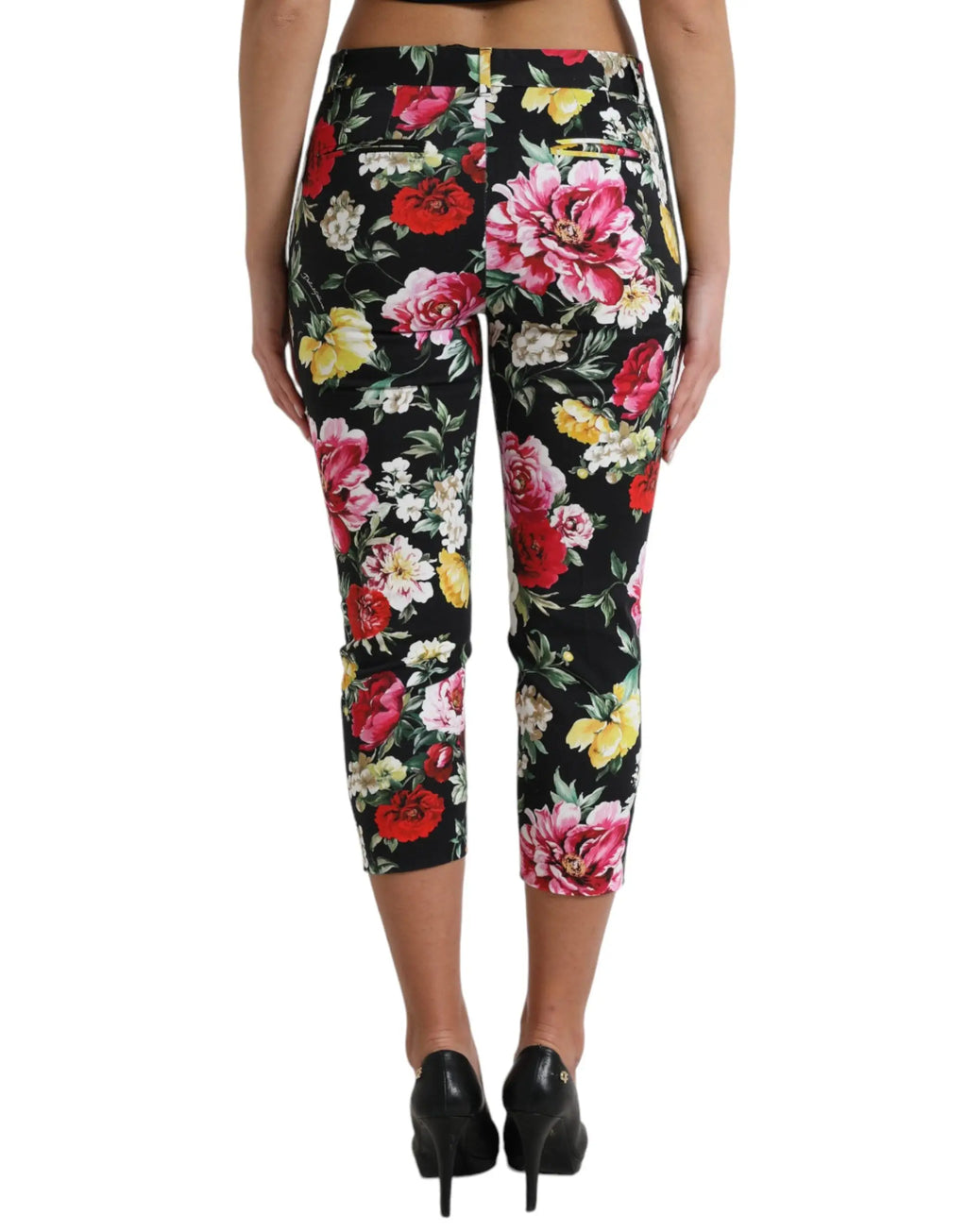 Pantalon capri mi-long dolce & gabbana noir à imprimé floral avec fleurs rouges, roses, jaunes et blanches vibrantes et feuillage vert