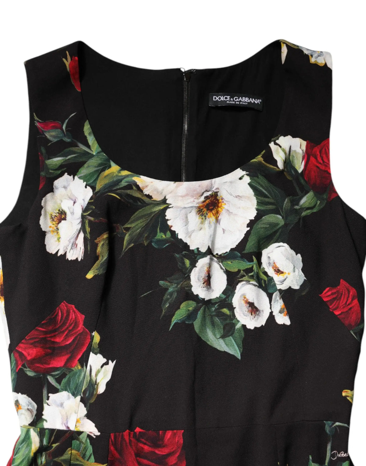Robe fourreau noire sans manches à imprimé floral vibrant avec roses rouges et blanches et feuilles vertes par dolce & gabbana