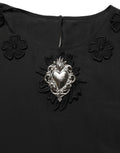 Broche cœur argent ornée de filigrane sur blouse noire en soie avec appliqué floral dolce gabbana