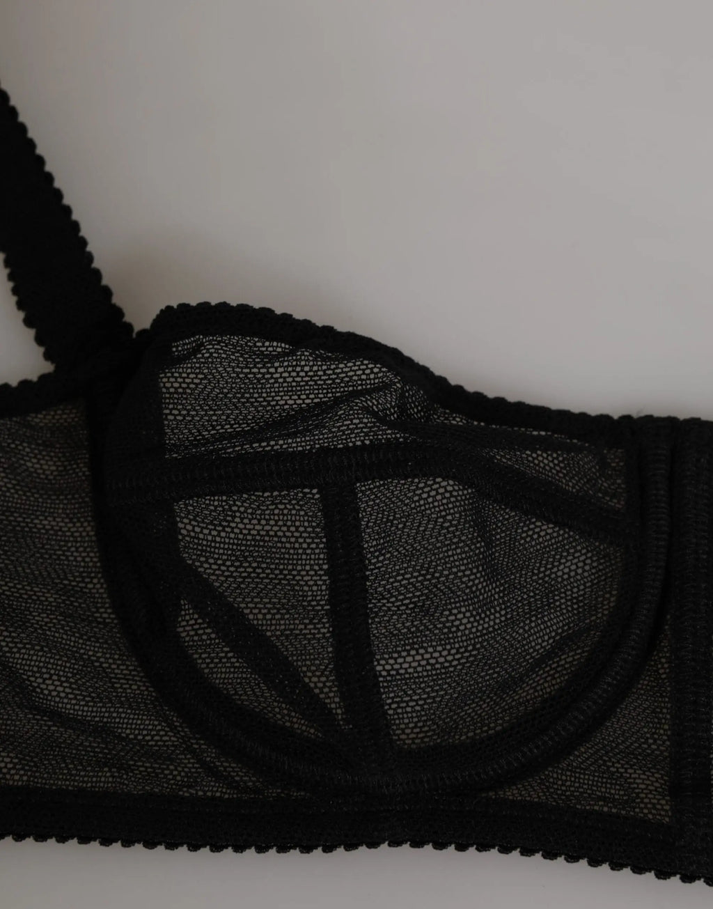 Dolce & gabbana balconette noir en dentelle avec armatures et détails mesh délicats à bords festonnés