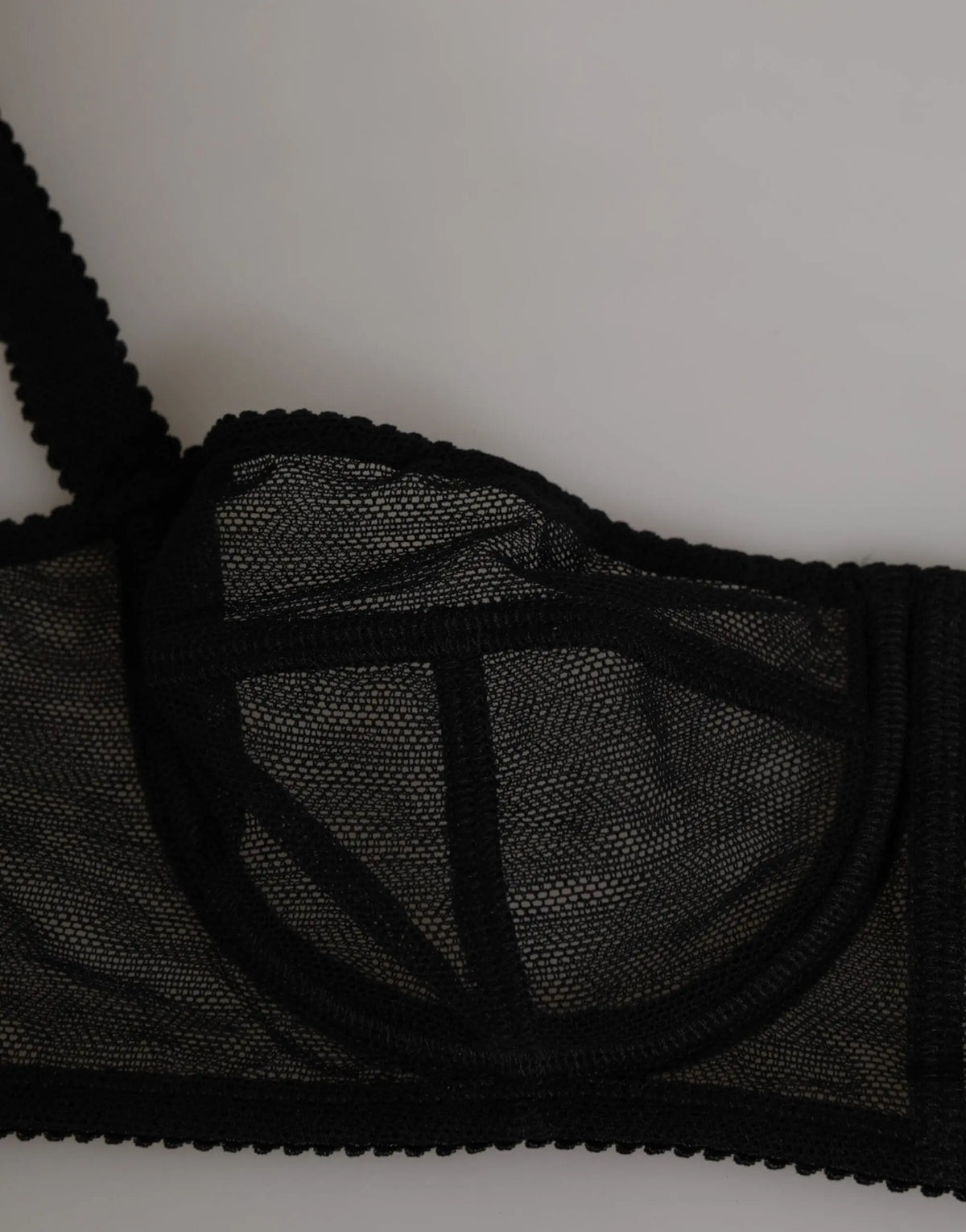 Dolce & gabbana balconette noir en dentelle avec armatures et détails mesh délicats à bords festonnés