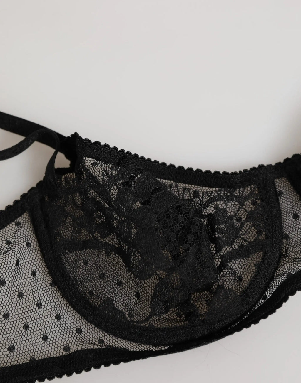 Dolce & gabbana soutien-gorge balconnet noir en dentelle florale avec armatures et mesh à pois transparent