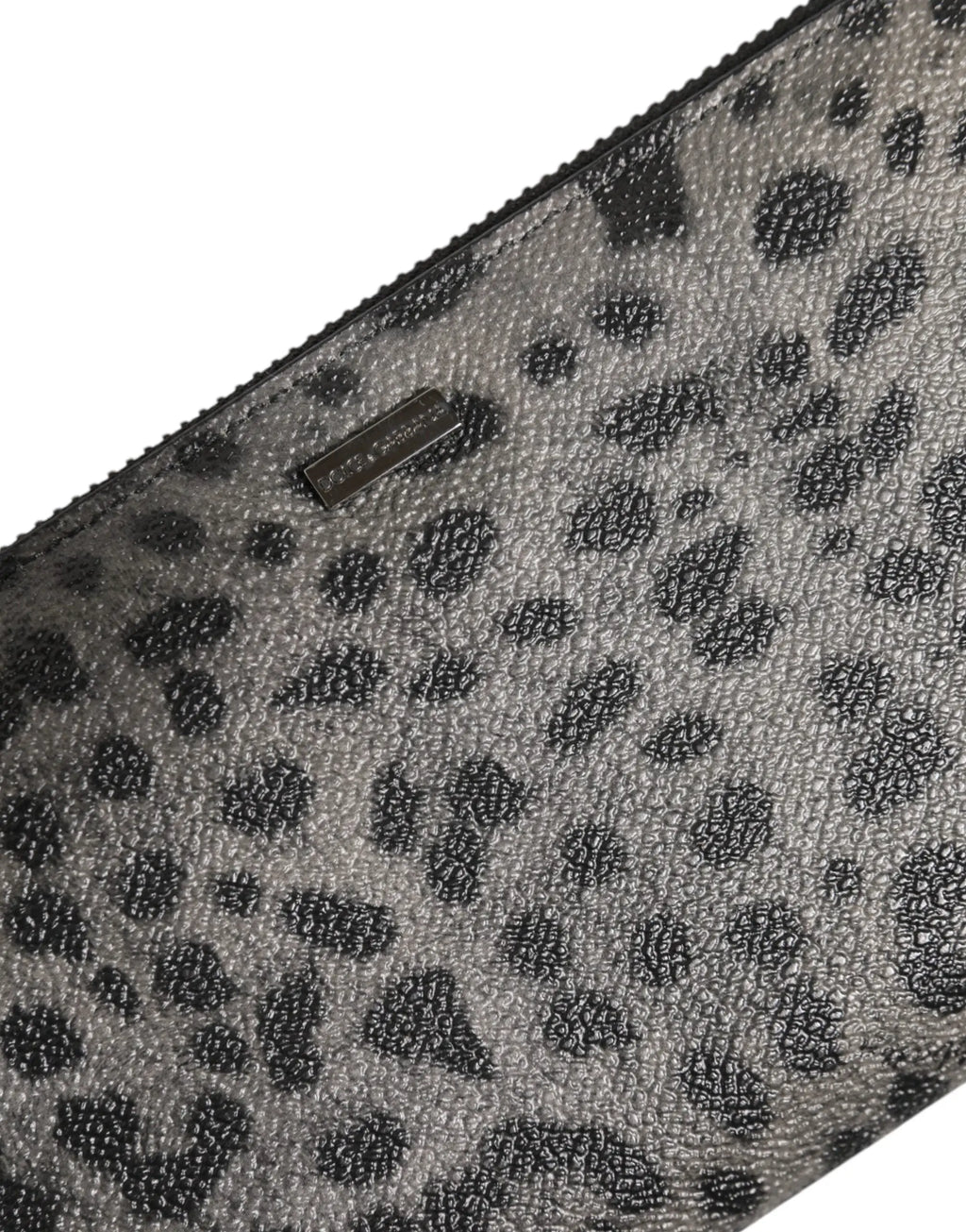 Clutch gris à imprimé léopard avec surface texturée et fermeture éclair noire dolce gabbana en cuir