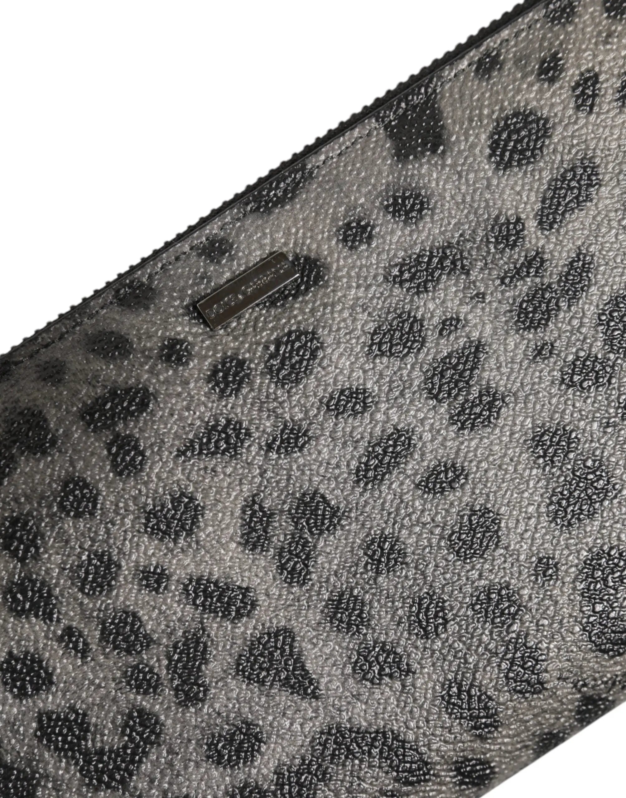 Clutch gris à imprimé léopard avec surface texturée et fermeture éclair noire dolce gabbana en cuir