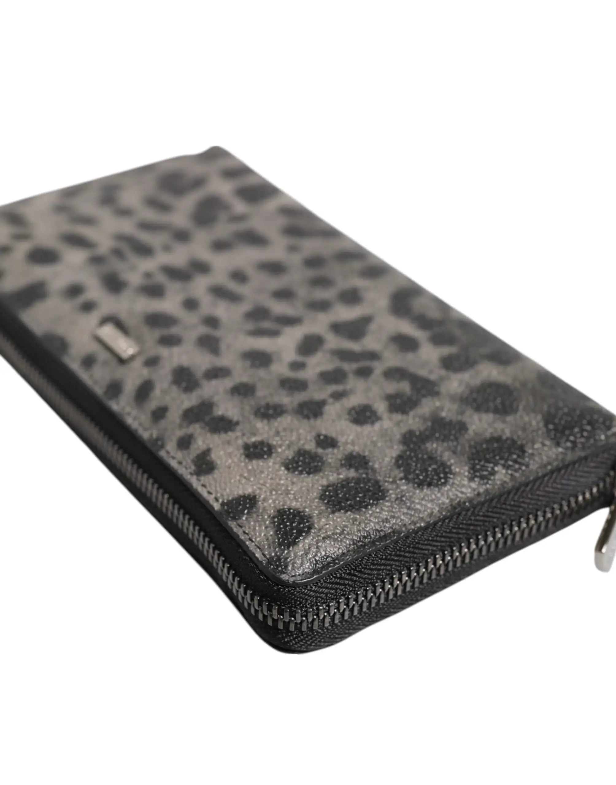 Portefeuille continental noir et gris léopard en cuir dolce & gabbana avec fermeture éclair noire et finition scintillante