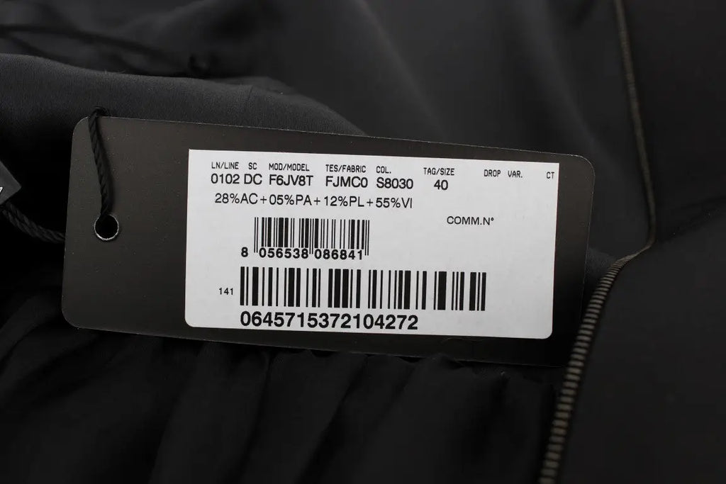 Étiquette blanche doudoune noire avec détails et code-barres pour robe longue noire et grise dolce & gabbana