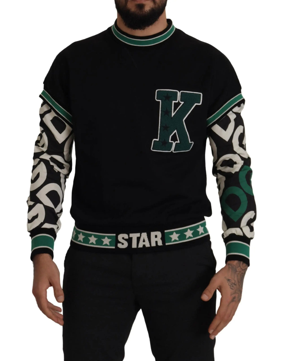 Sweatshirt dolce gabbana noir en coton avec lettres vertes et blanches étoiles et manches graphiques audacieuses