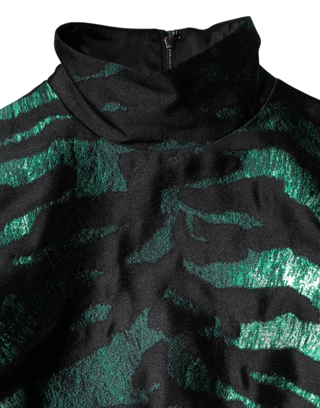 Top zébré noir et vert émeraude avec col montant et fermeture éclair de la robe mini jacquard métallique dolce gabbana
