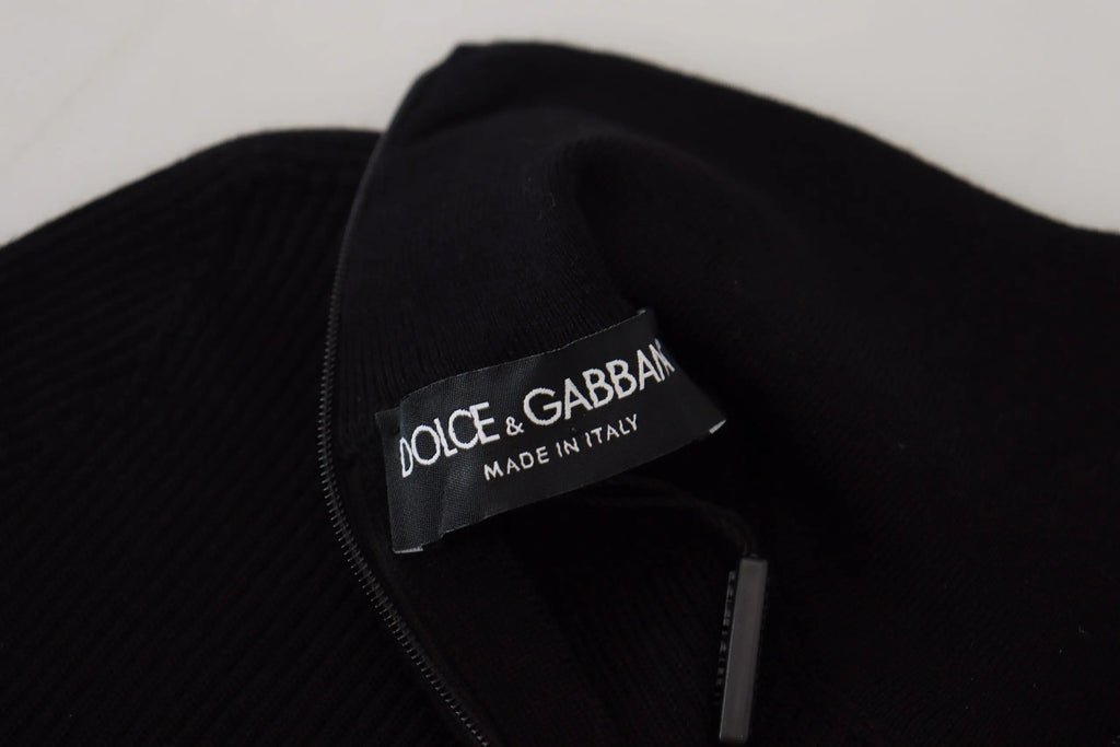 Étiquette noire dolce & gabbana brodée en blanc sur pull à col montant demi-fermeture éclair noir made in italy