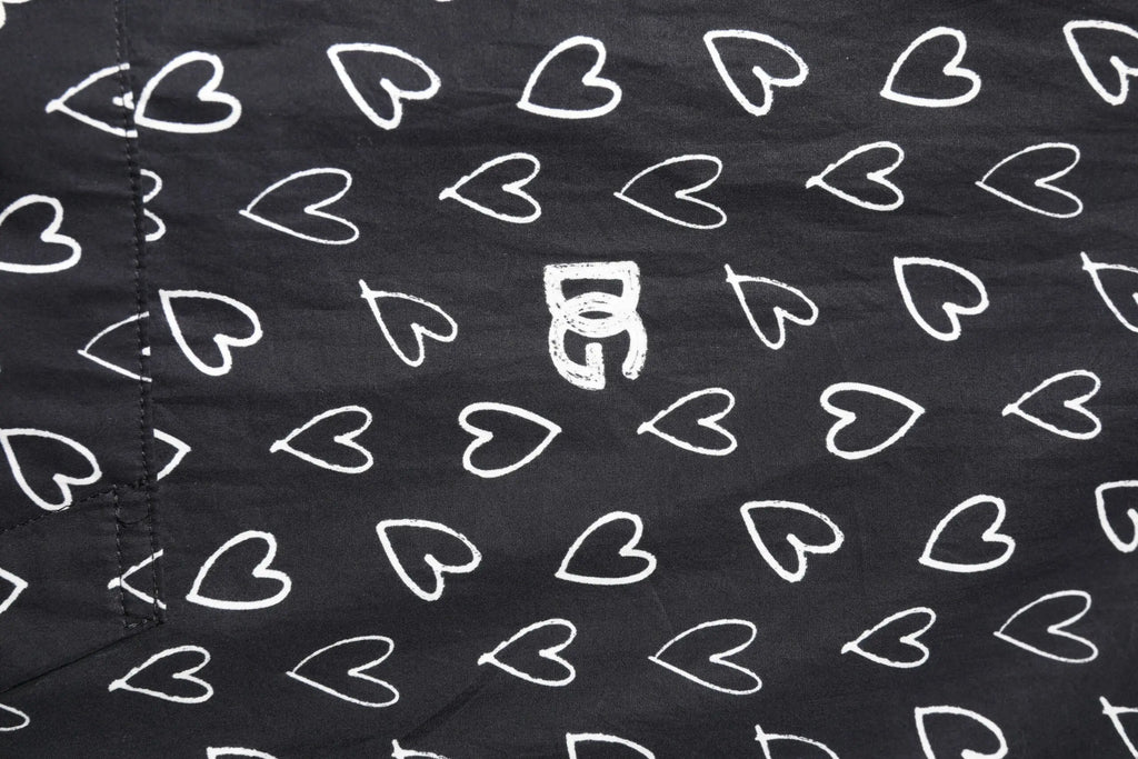 Veste coupe-vent à capuche dolce & gabbana noire en tissu avec motif de cœurs blancs et logo central blanc