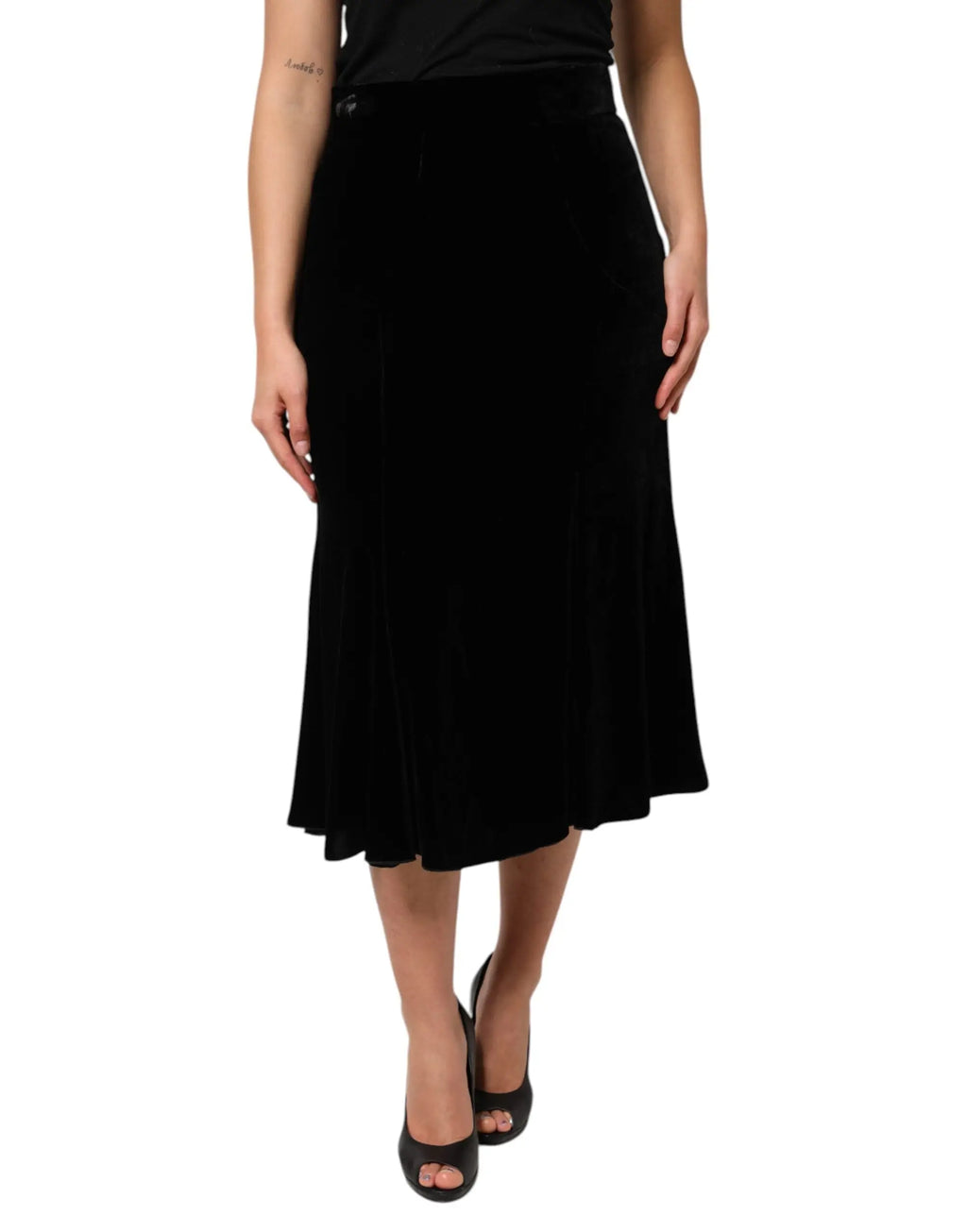 Jupe midi noire en velours dolce et gabbana taille haute plissée et évasée vue de face