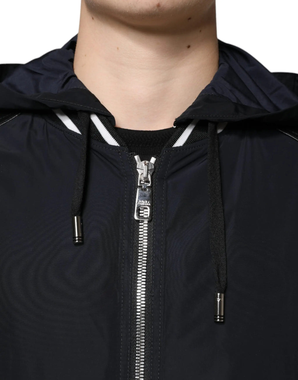 Veste bomber homme dolce & gabbana noire à capuche fermeture éclair argentée et liseré blanc au col