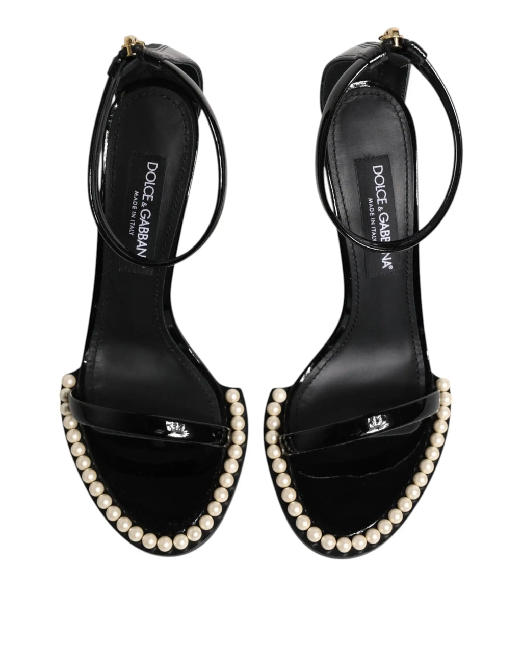 Sandales à talons dolce & gabbana keira noires en cuir verni avec rangée de perles crème sur la bride avant