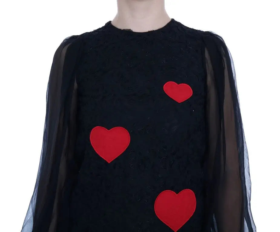 Robe droite dolce gabbana en dentelle noire avec manches transparentes et applications de coeurs rouges bold