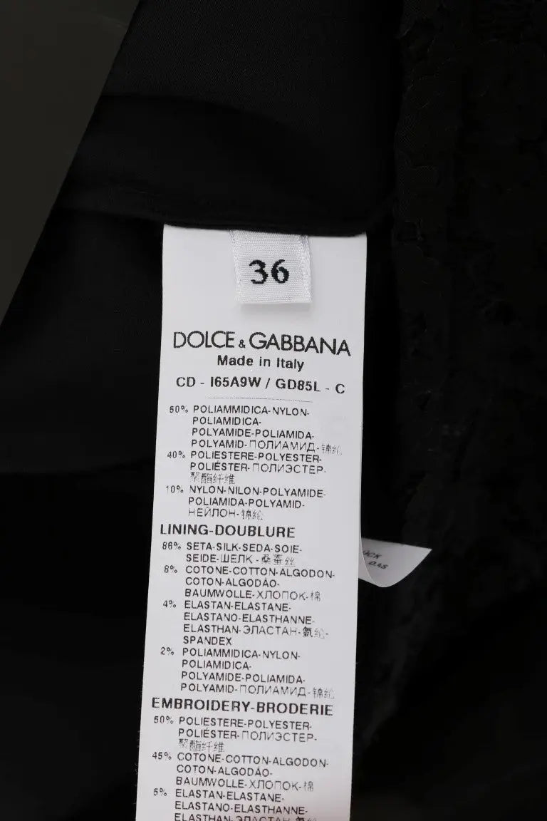 Étiquette noire dolce & gabbana avec texte blanc et taille 36 du dos de la robe noire en dentelle coeur rouge shift