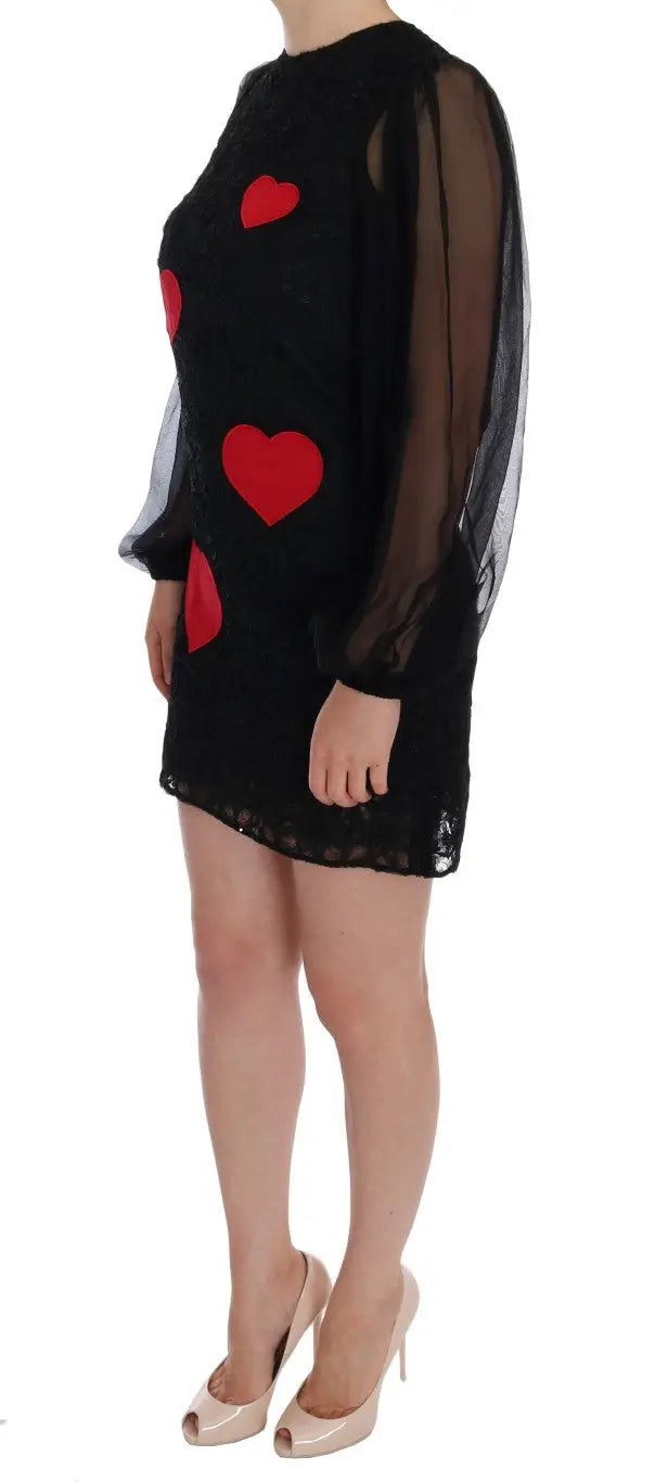 Robe droite noire dolce & gabbana en dentelle avec appliqués rouges en forme de cœur et manches longues transparentes