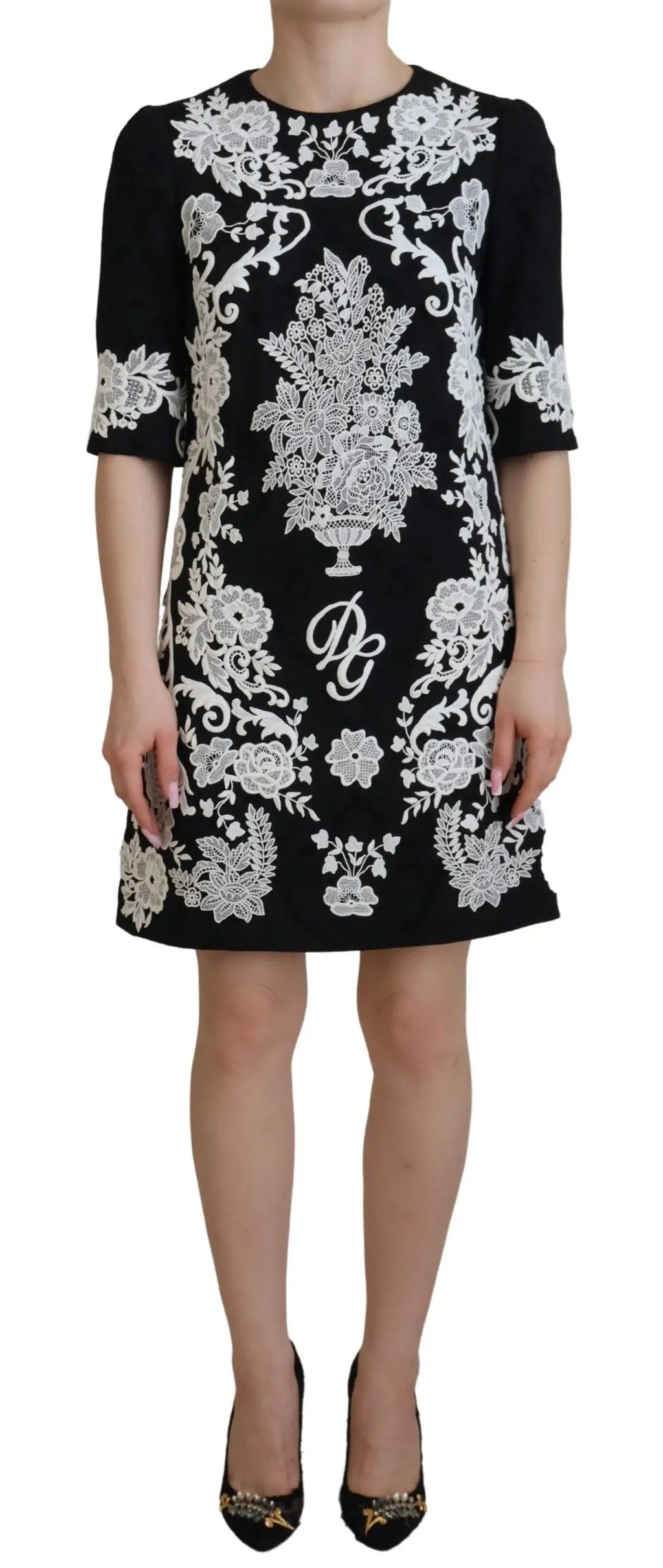 Robe noire dolce & gabbana en dentelle avec manches mi-longues et broderie florale blanche détaillée avec motif de vase central